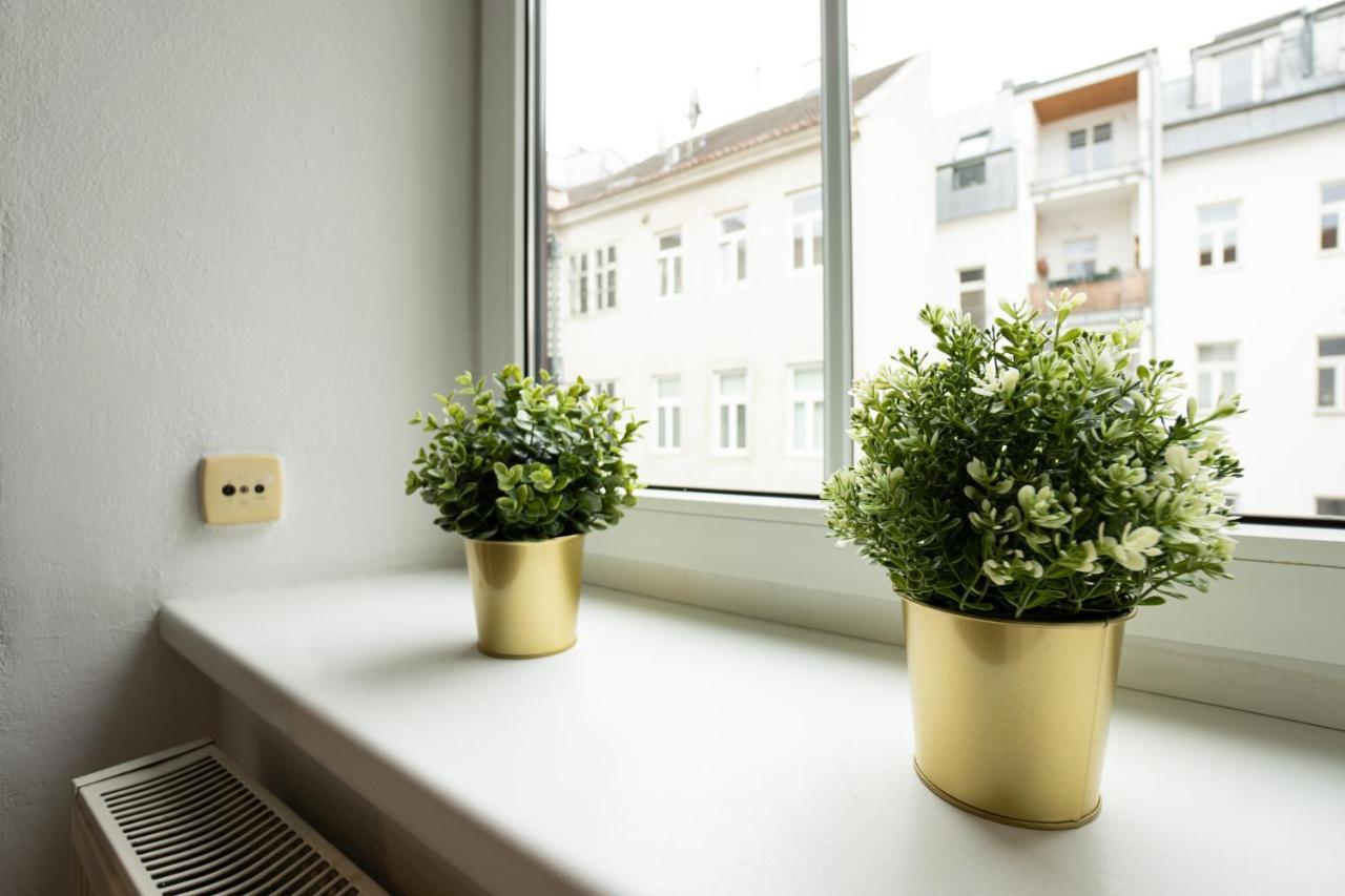 Lovely 1-Bedroom Apartment Next To Praterstern Вена Экстерьер фото