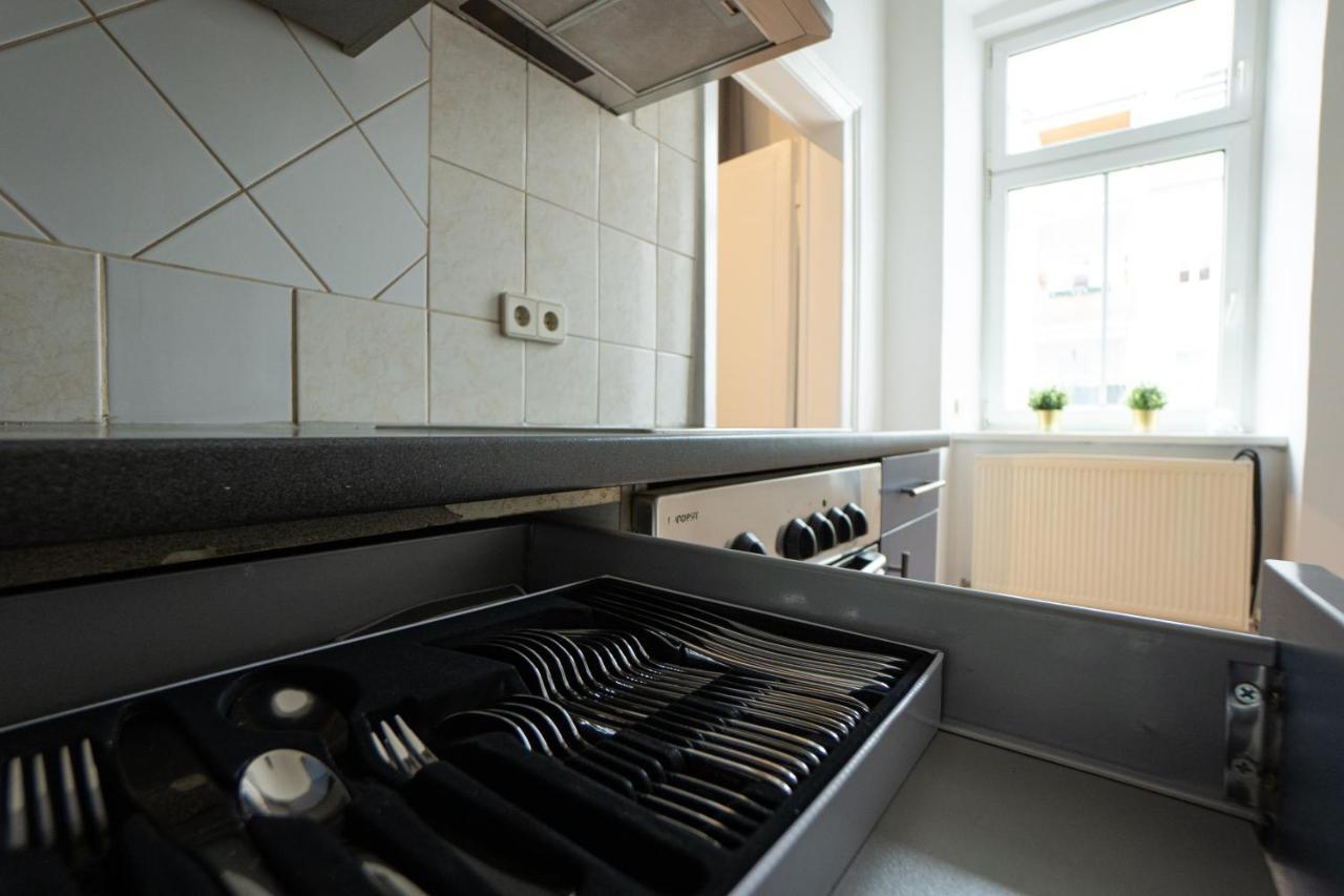 Lovely 1-Bedroom Apartment Next To Praterstern Вена Экстерьер фото